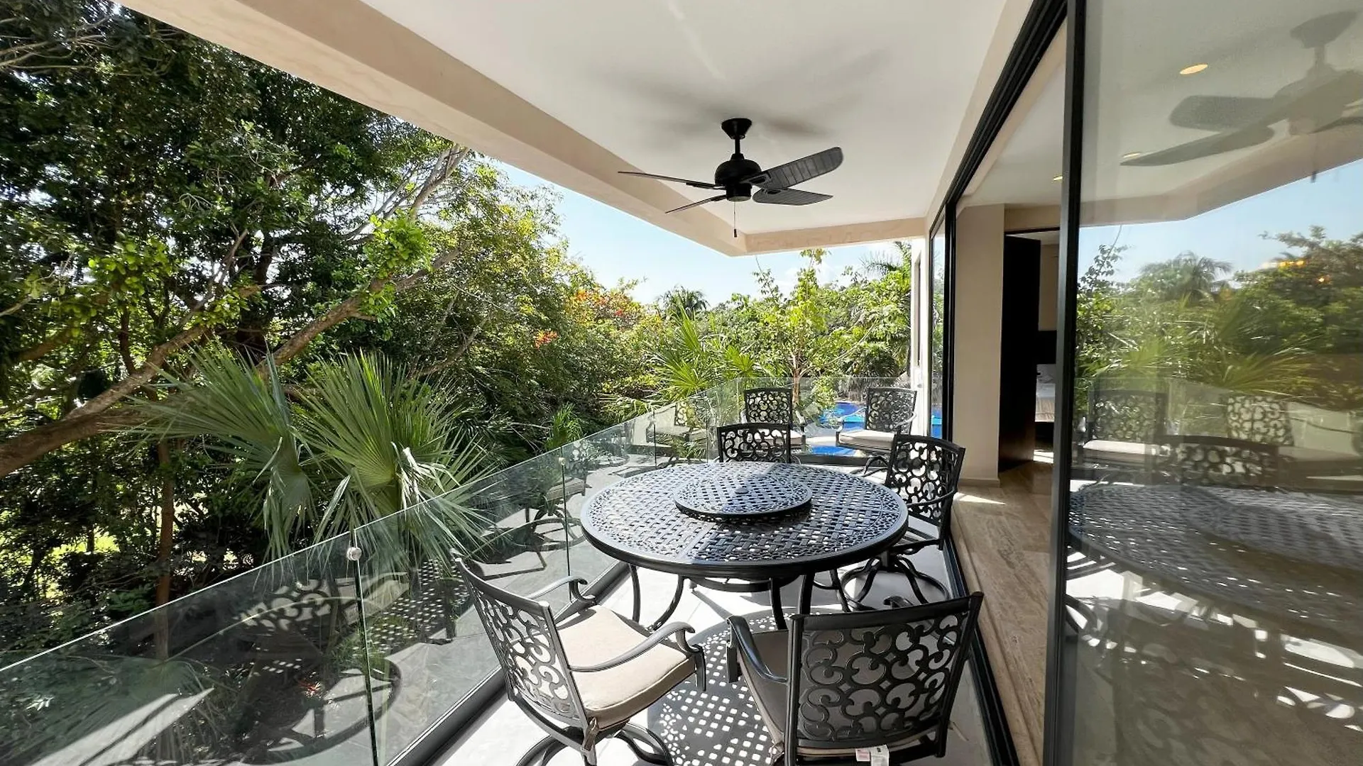 Modern Apartment With Private Terrace And Golf Course View, Free Parking In Puerto Aventuras