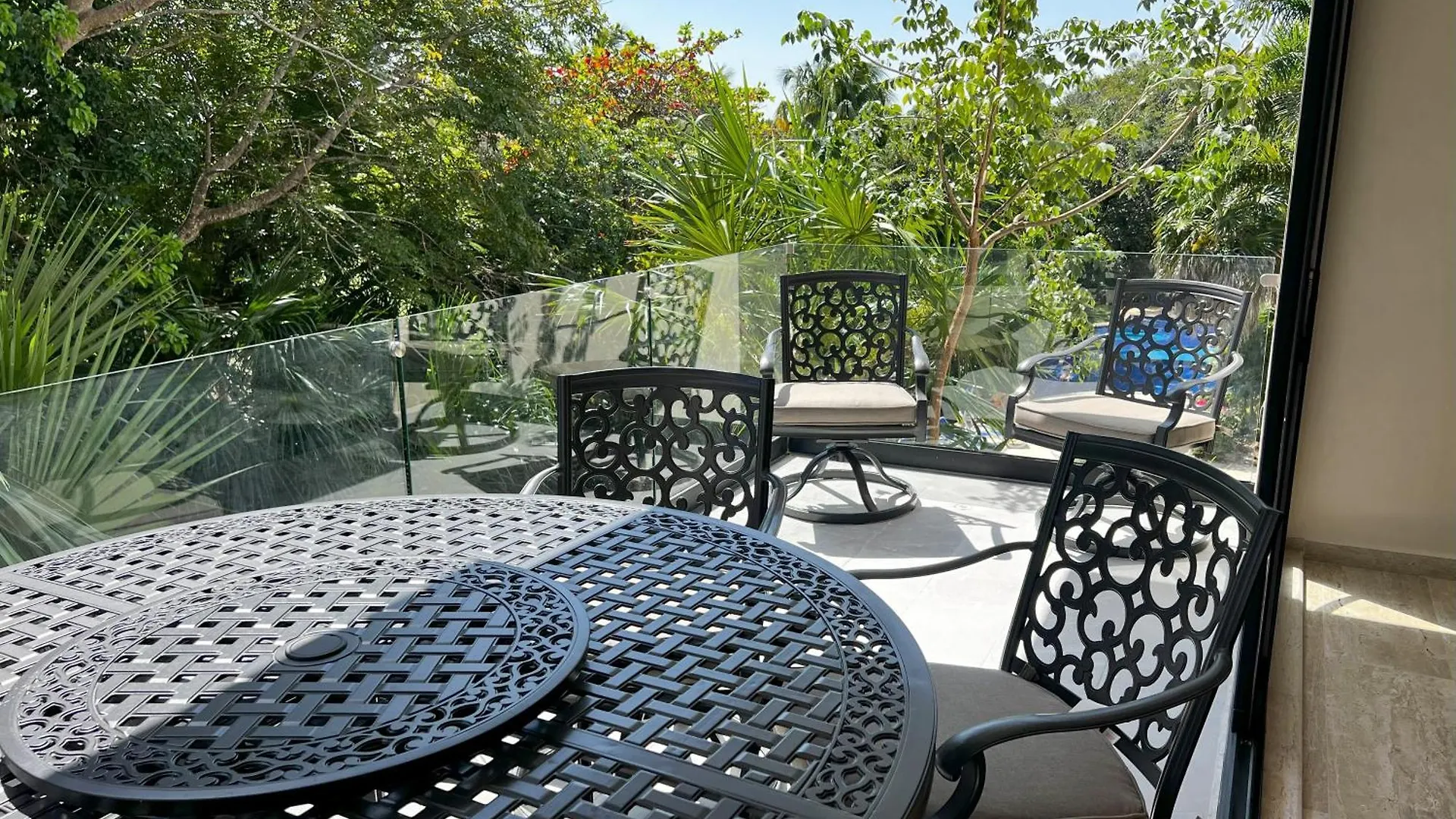 Modern Apartment With Private Terrace And Golf Course View, Free Parking In Puerto Aventuras Mexico