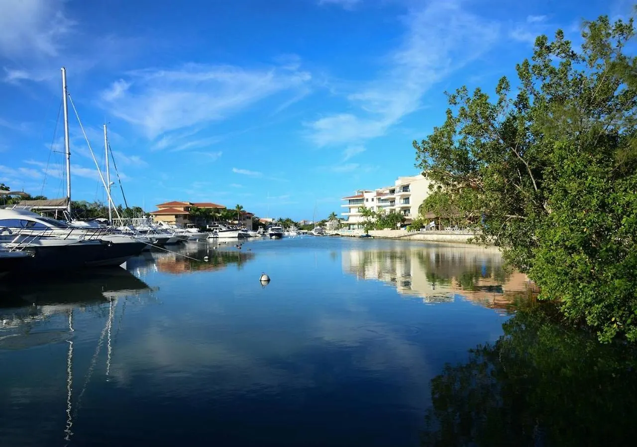 Modern Apartment With Private Terrace And Golf Course View, Free Parking In Puerto Aventuras
