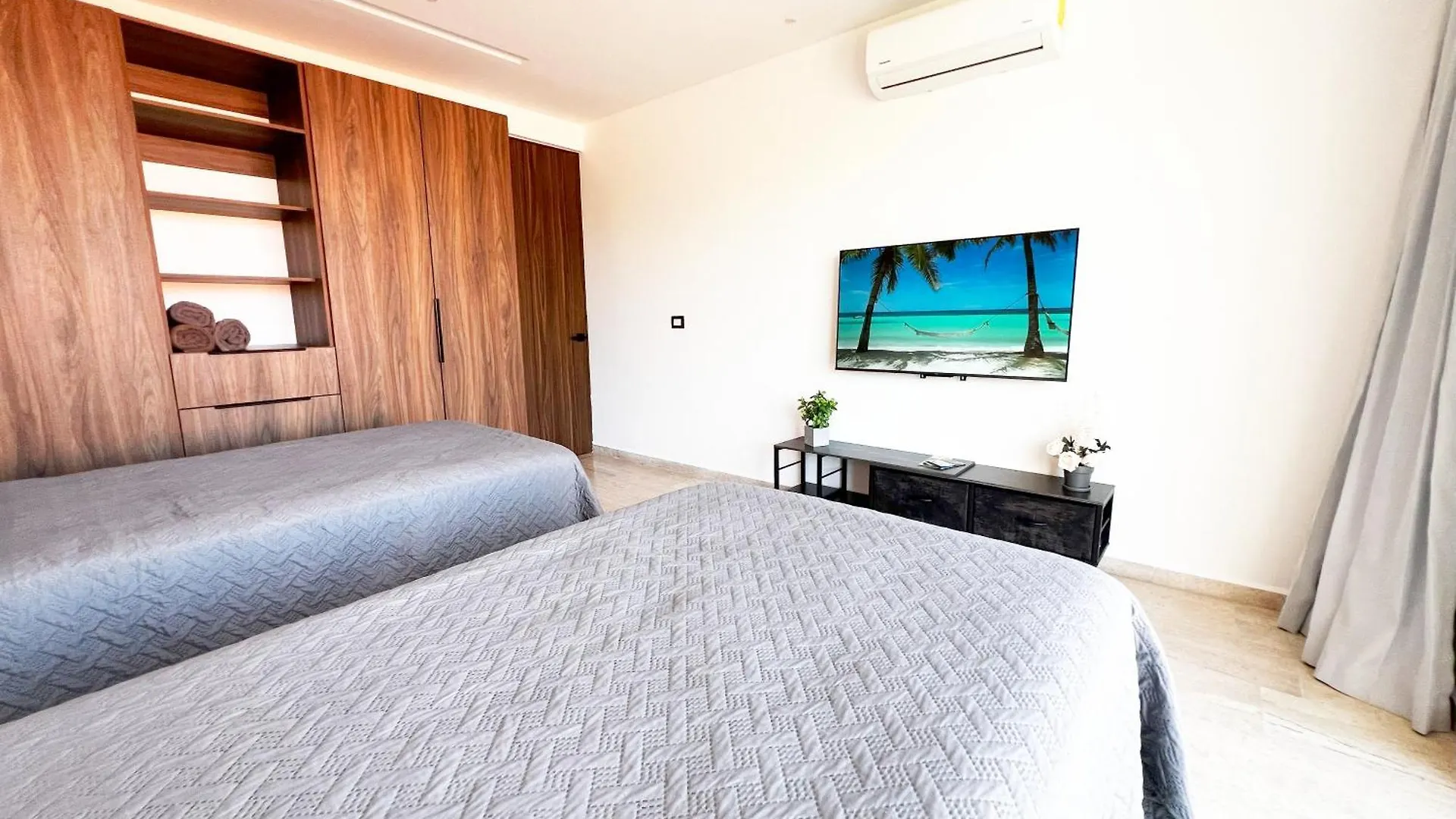 Modern Apartment With Private Terrace And Golf Course View, Free Parking In Puerto Aventuras
