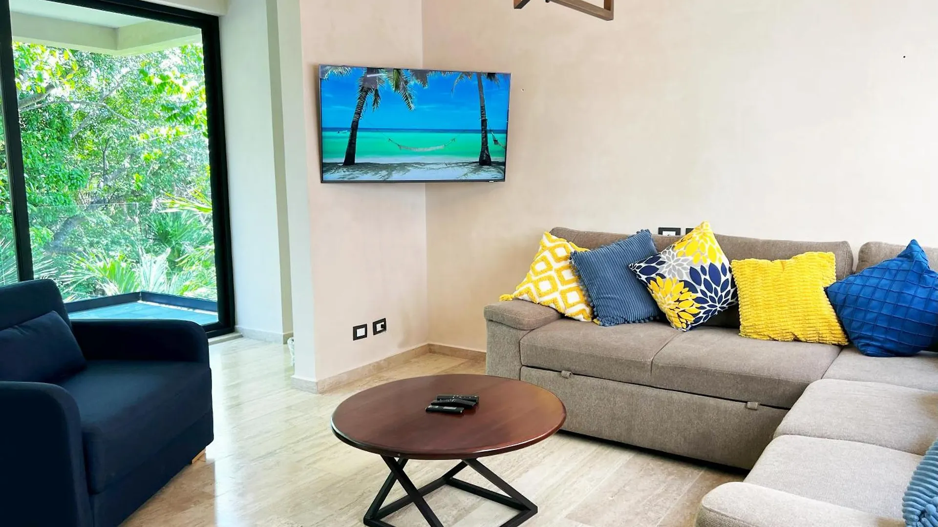 Modern Apartment With Private Terrace And Golf Course View, Free Parking In Puerto Aventuras